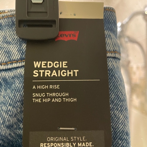 Levi's Wedgie Straight High Rise Jeans - Picture 2 of 4